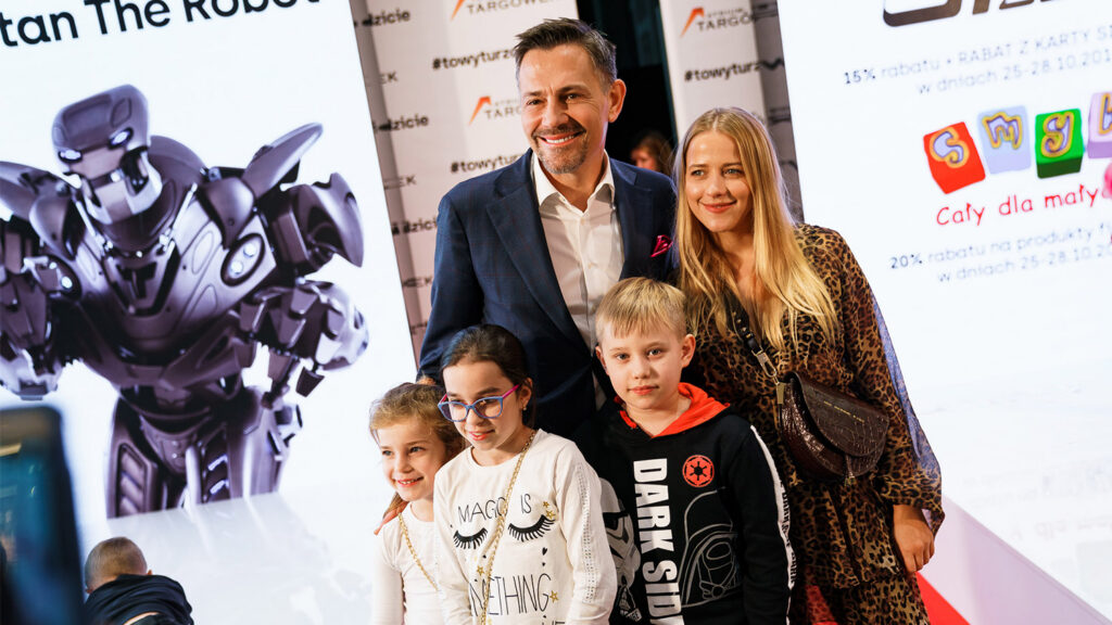 atrium shopping mall family photo titan the robot