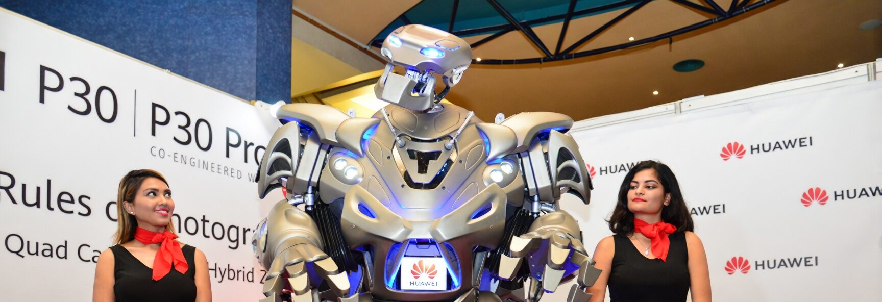 titan the robot huawei models viral marketing